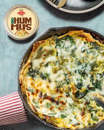 Das Bild zeigt ein Gericht mit dem veganen Schärdinger Hummus