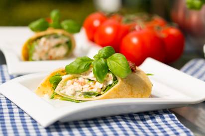 Landfrischkäse Tomaten-Rucola-Wraps