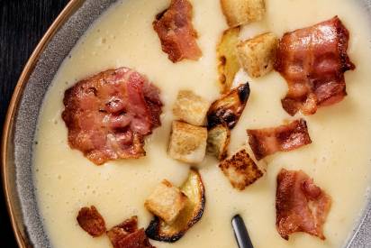 Feine Käsesuppe mit Speck