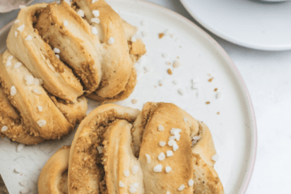 Hefeknoten mit Nussfüllung Vegan