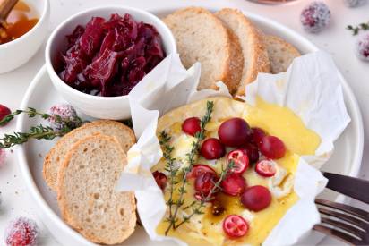 srd_ofen-kaisertaler-mit-cranberries-datteln-roter-zwiebelmarmelade_header.jpg