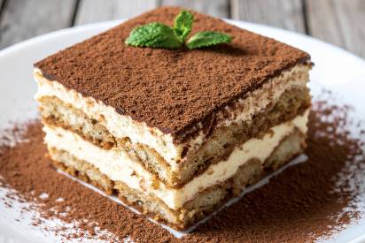 Das Bild zeigt ein Tiramisu mit Schärdinger CremiG