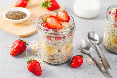 Strawberry-Banana Overnight Oats 