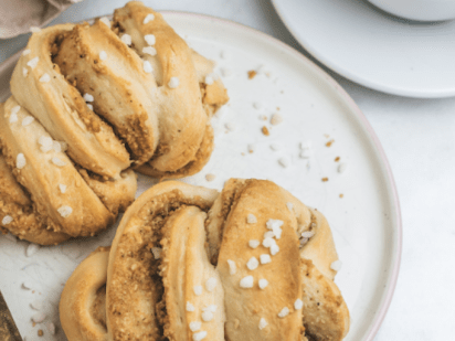 Hefeknoten mit Nussfüllung Vegan