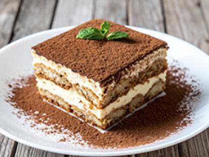Das Bild zeigt ein Tiramisu mit Schärdinger CremiG
