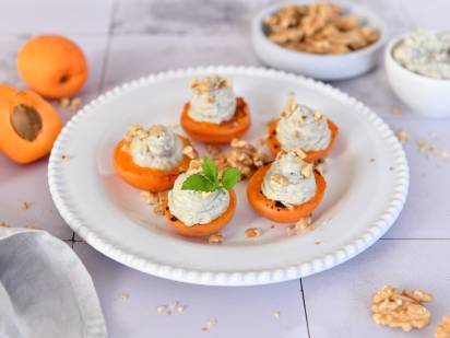 Das Bild zeigt gegrillte Marillen mit Österkron Füllung